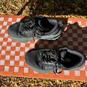 Hoka Bondi 8 Triple Black - size 7.5B